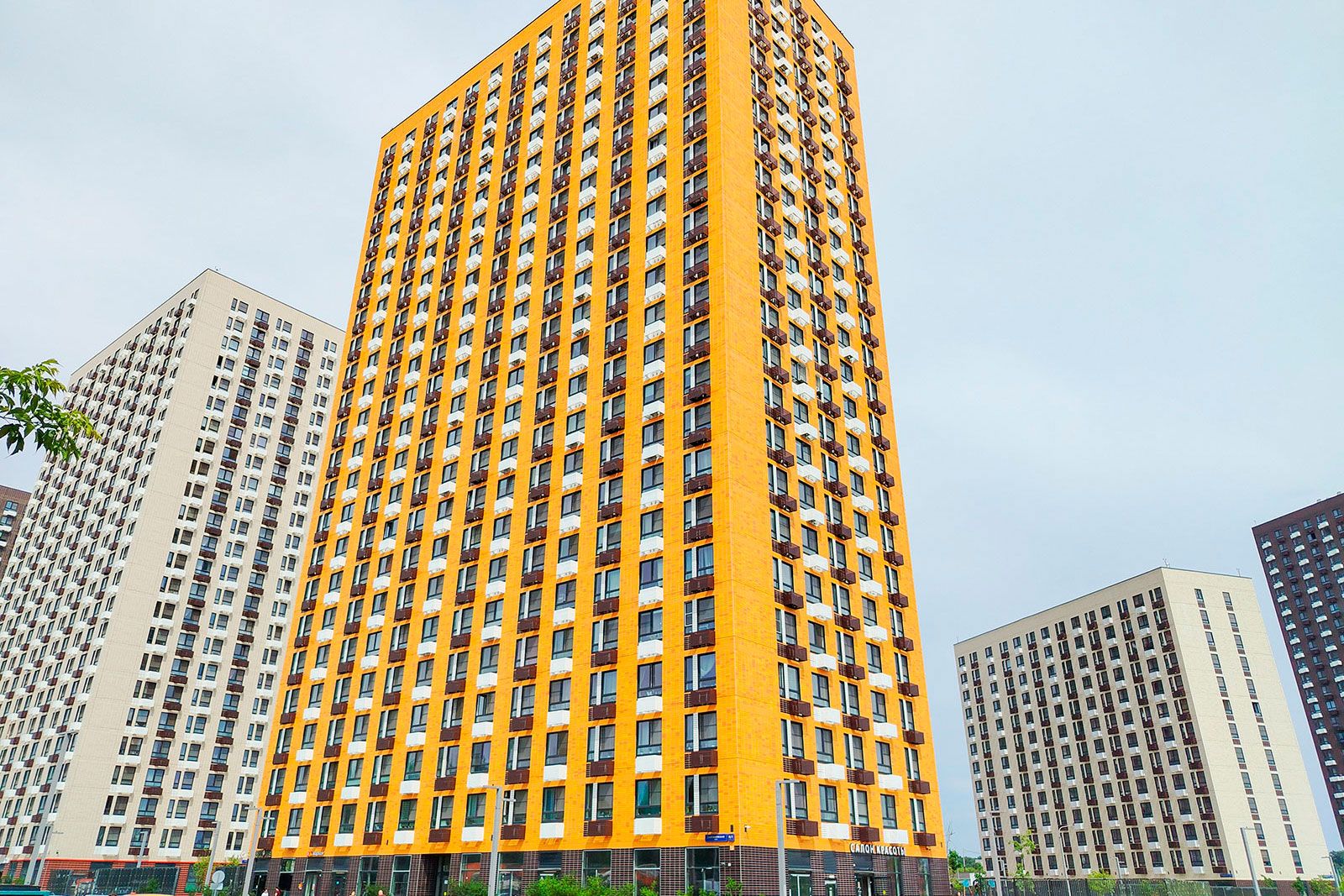 Город выставил на торги 18 коммерческих помещений на улице Салтыковской