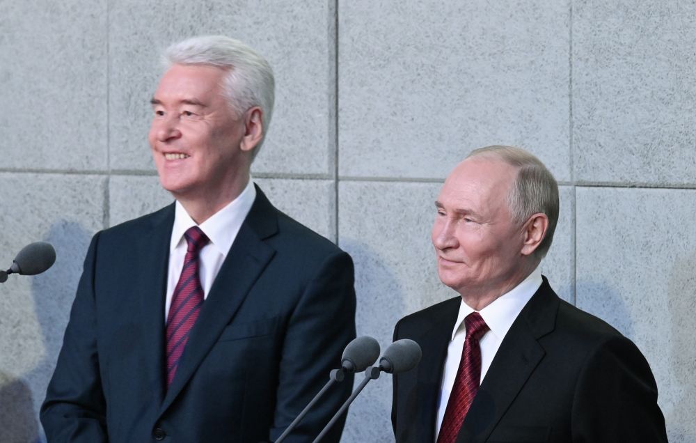 Путин поблагодарил Собянина за активное развитие школьного образования