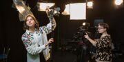 Московские школьники осваивают навыки работы в кадре, съемки и видеомонтажа в современных медиастудиях