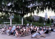 Сергунина: В парках Москвы начинают работать первые летние кинотеатры