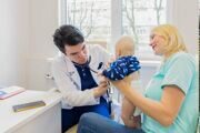 Собянин: Московские неонатологи спасают 99% недоношенных детей