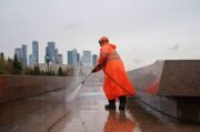 Свыше 2 тыс. инженерных сооружений промоют в Москве после зимы