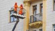 Фасады зданий начали промывать в Москве
