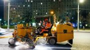Дорожную разметку после зимы начали обновлять в Москве