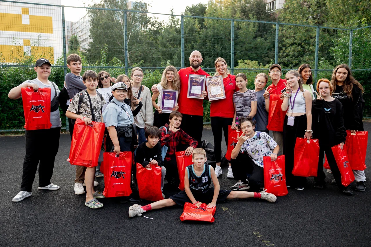 В Зеленограде прошла встреча подростков с серебряным призером Олимпийских игр по баскетболу Евгенией Фролкиной