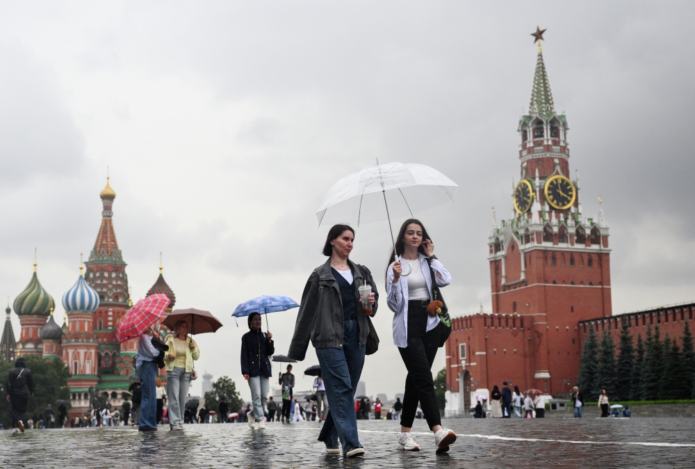 Дептранс призвал москвичей пользоваться метро из-за дождя и сильного ветра