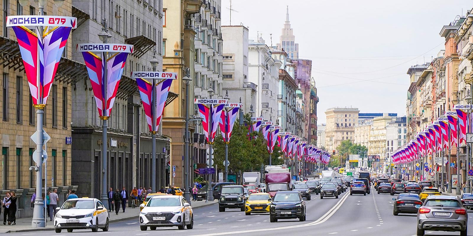 В честь Дня города в Москве установят более 3,5 тысячи флагов и декоративных конструкций