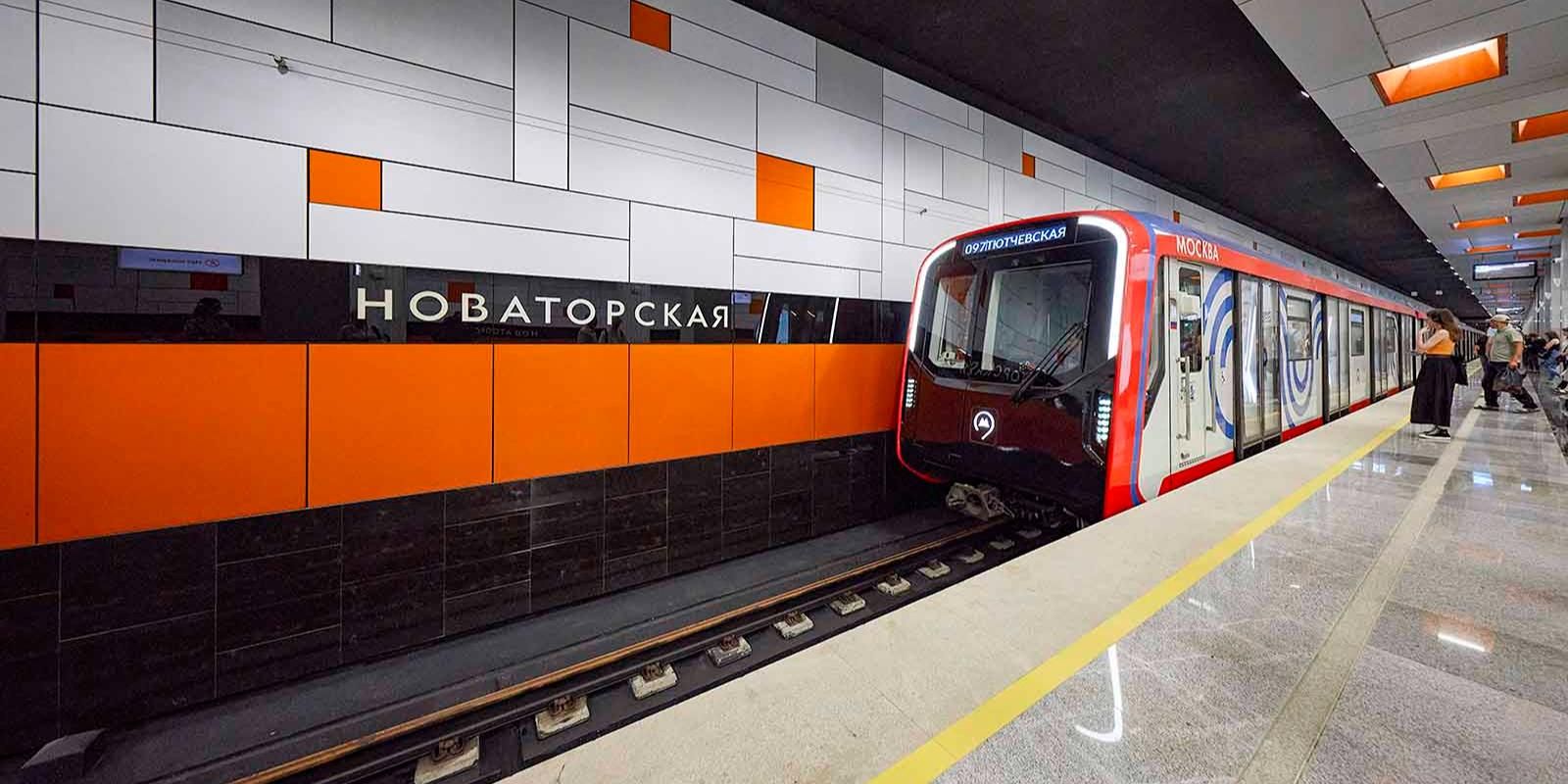 Две художественные выставки открылись в Московском метрополитене