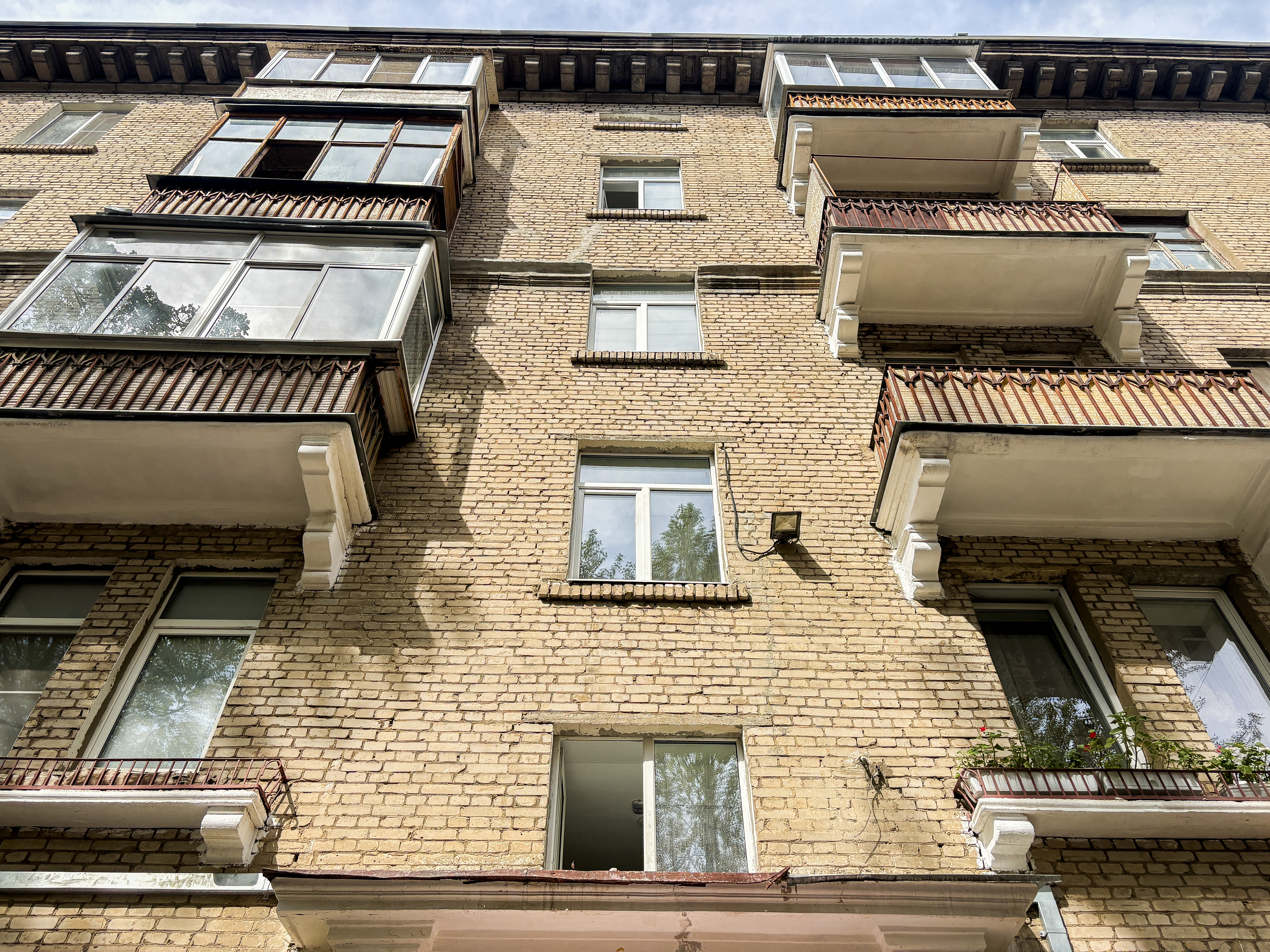 В районе Академический завершается ремонт дома 1954 года постройки