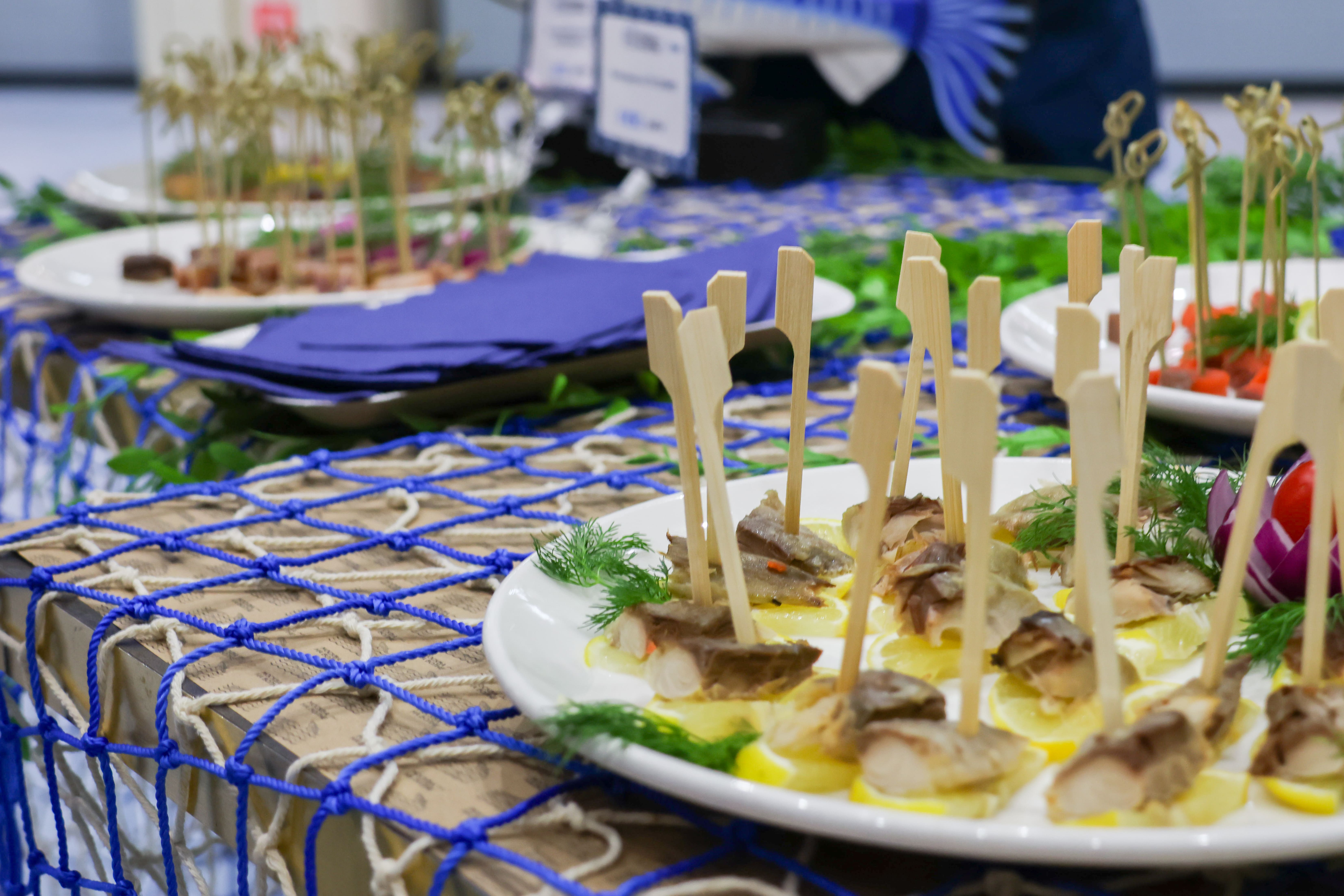 Более 400 дегустаций провели на рыбных рынках «Москва — на волне» за лето