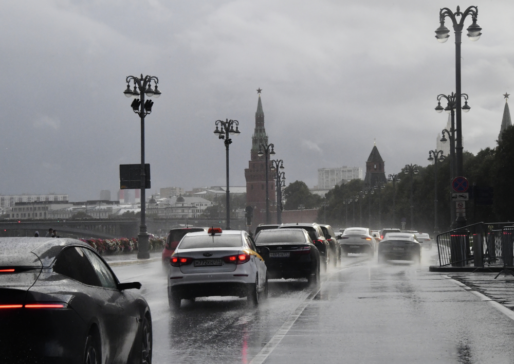 Водителей в Москве предупредили о сильном ветре и возможном дожде