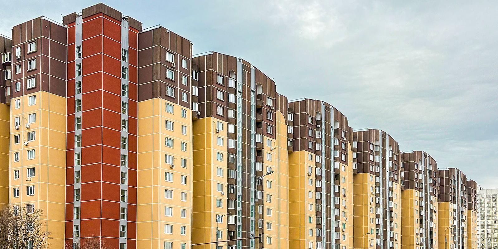 Свыше 380 домов в осенних оттенках обновили в Москве за пять лет