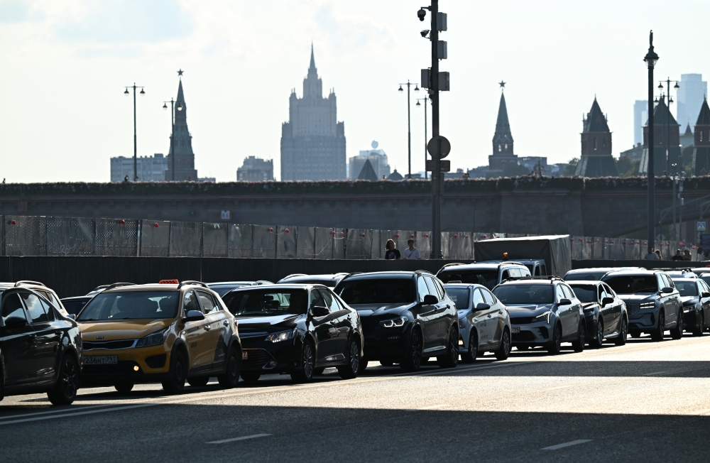 Дептранс предупредил о возможных ограничениях движения в Москве в течение дня