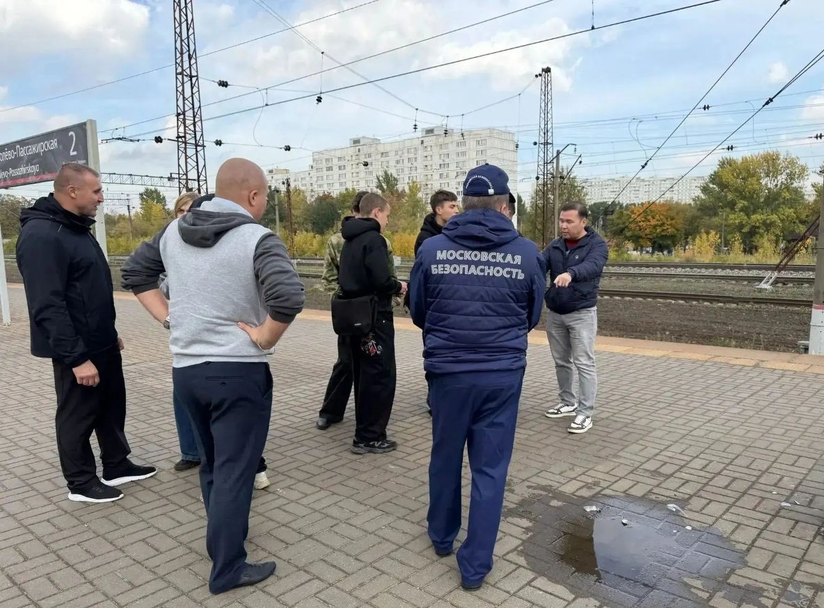 Сотрудники «Московской безопасности» проводят профилактику зацепинга среди подростков