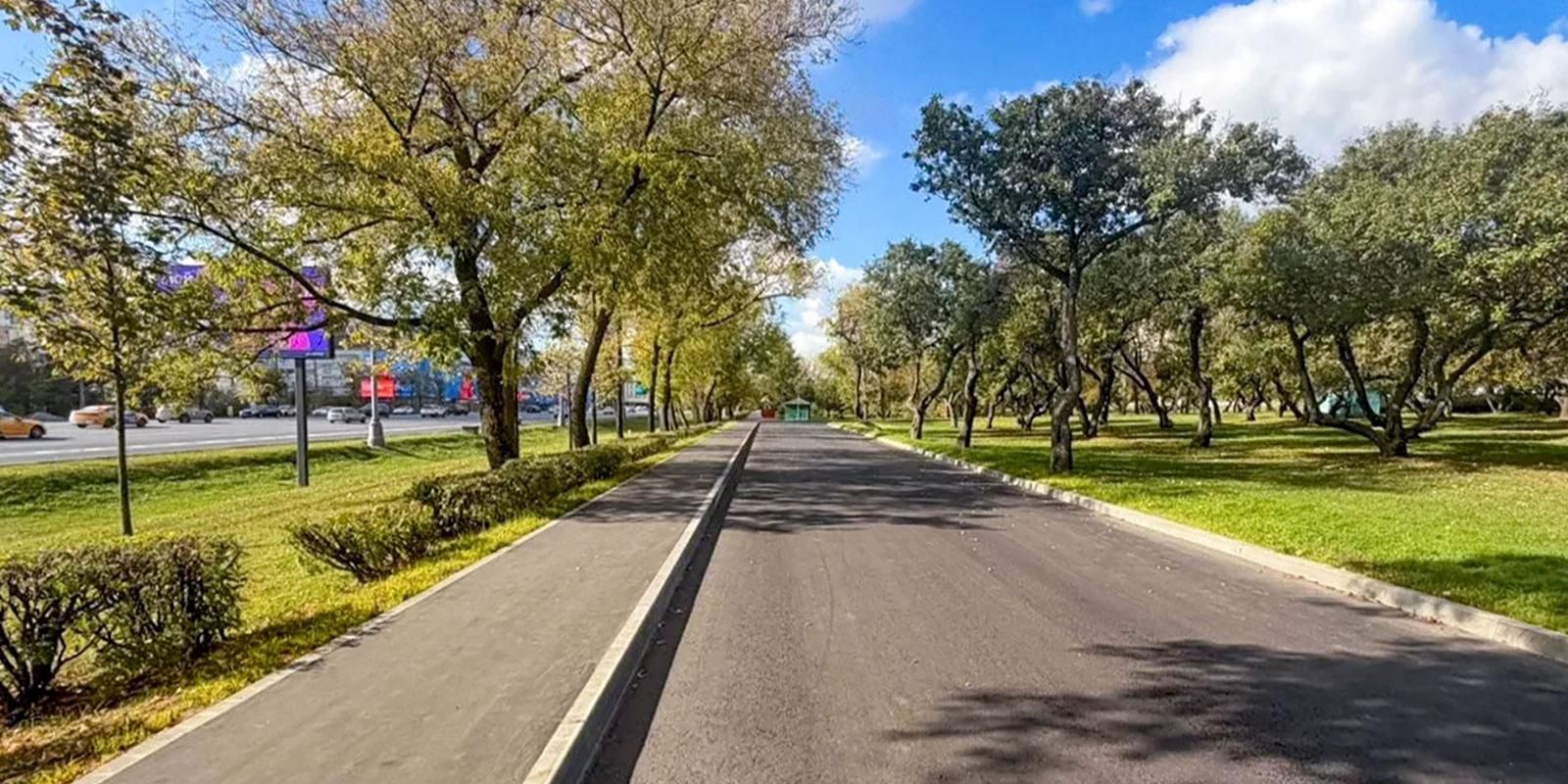 Местный проезд обновили в сквере на западе Москвы