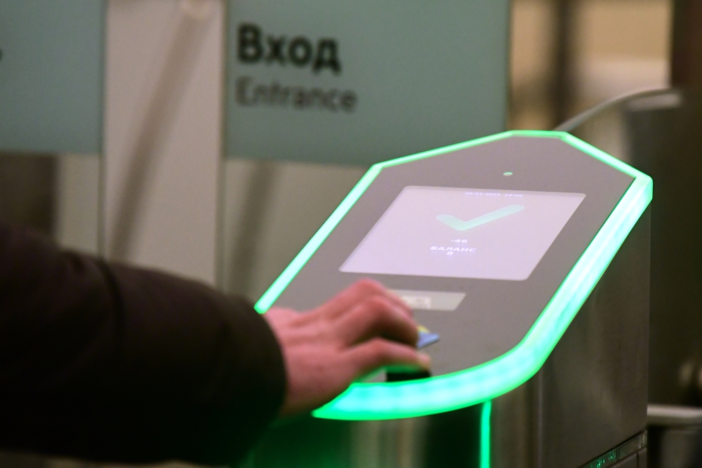 Свыше 1,6 млрд раз пассажиры оплатили проезд на метро и МЦК банковскими картами