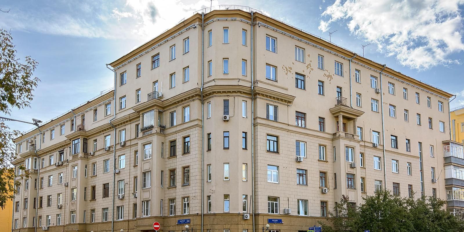 Десять лифтов заменят в исторических жилых домах на юге Москвы